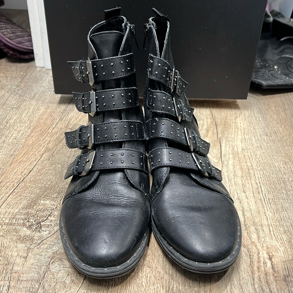 Steve Madden genuine leather boots-black